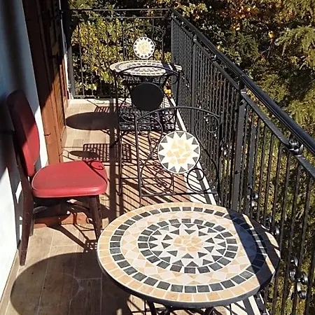 La Maison De Martine Bed & Breakfast
