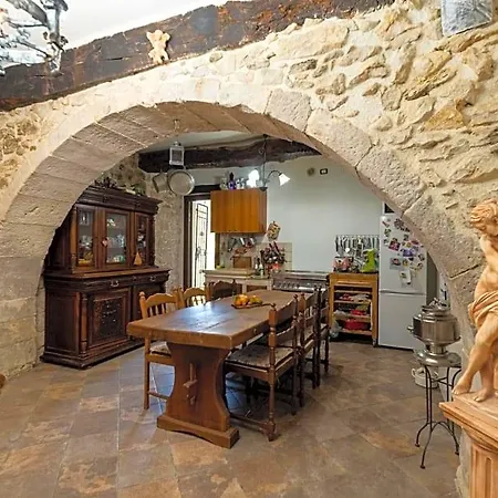 La Maison De Martine Bed & Breakfast 3*